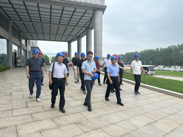 泰安同科液壓陪同泰山機(jī)械商會(huì)領(lǐng)導(dǎo)及會(huì)員企業(yè)參觀(guān)學(xué)習(xí)上市公司晉億螺絲