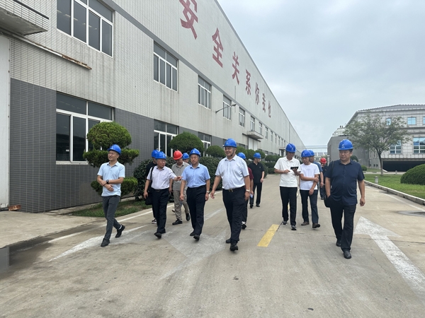 泰安同科液壓陪同泰山機(jī)械商會(huì)領(lǐng)導(dǎo)及會(huì)員企業(yè)參觀(guān)學(xué)習(xí)上市公司晉億螺絲