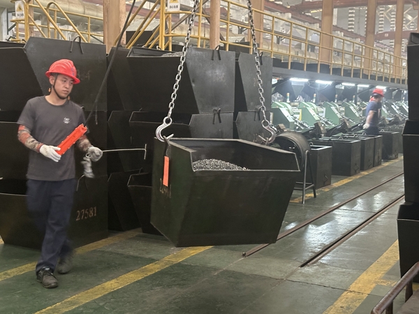 泰安同科液壓陪同泰山機(jī)械商會(huì)領(lǐng)導(dǎo)及會(huì)員企業(yè)參觀(guān)學(xué)習(xí)上市公司晉億螺絲